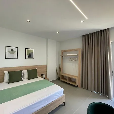 Helen's Seaside 3*