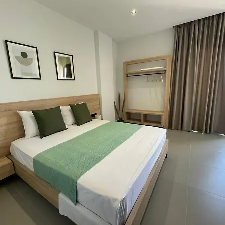 Helen's Seaside Otel 3*