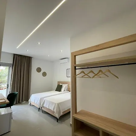 Helen's Seaside Ξενοδοχείο 3*