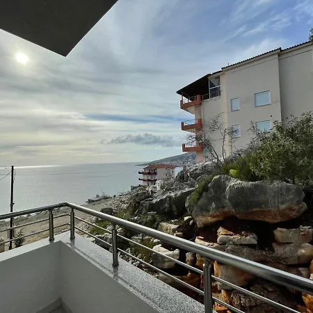 Helen's Seaside فندق 3*