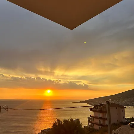 Helen's Seaside Hotell 3*