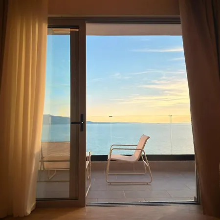 Helen's Seaside فندق 3*