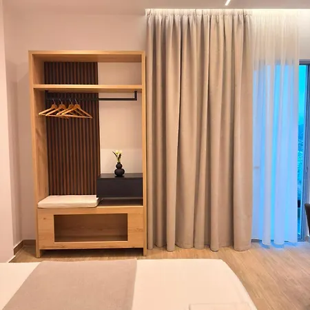 فندق Helen's Seaside 3*