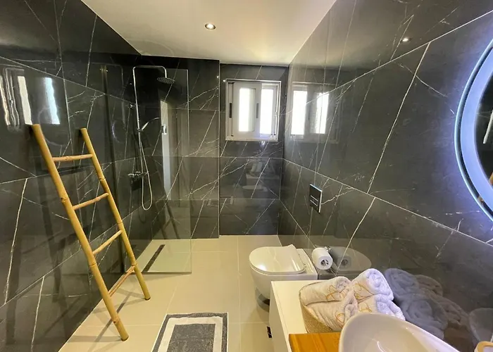 酒店 Helen's Seaside 3*