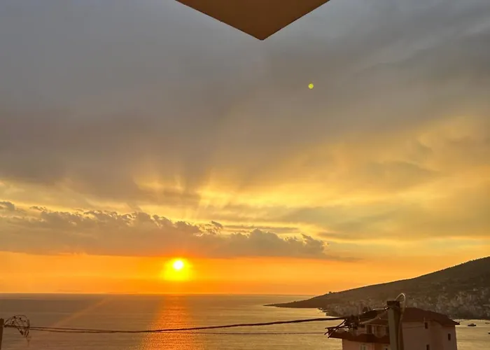 Helen's Seaside 酒店 3*